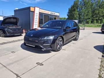 Skoda Octavia IV RS Kombi 2.0 TSI 245KM 2021 Skoda Octavia 2,0 VRS 245 KM full alcantara elektryka led alu navi kamera