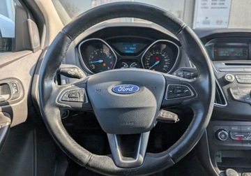 Ford Focus III Sedan Facelifting 1.6 Ti-VCT 125KM 2016 Ford Focus 1.6 Benzyna 125KM SedanManualPakiet WinterSalon PL 1.6 125KM, zdjęcie 16