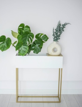 Хитовая металлическая консоль, золотой цветочный горшок, белая подставка для цветов.