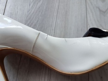 BUTY SZPILKI Czółenka GINO ROSSI Białe Skóra r. 38