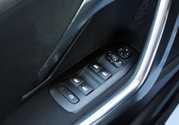 Peugeot 2008 I SUV Facelifting 1.2 PureTech 130KM 2018 Peugeot 2008 1.2 130 KM Allure MirrorScreen Czujniki Navi Panorama Salon PL, zdjęcie 29