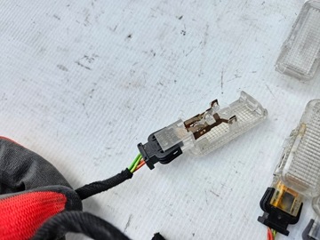 LAMPA BÍLÁ OSVĚTLENÍ KABINY NOG DVEŘE AUDI