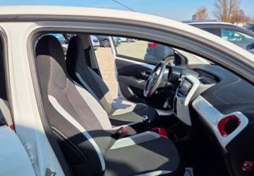 Toyota Aygo II Hatchback 5d 1.0 VVT-i 69KM 2016 Toyota Aygo 1,0 Ben Klima 69 km Benzyna 69KM, zdjęcie 15