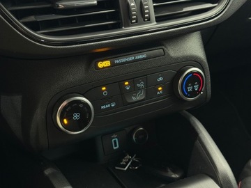 Ford Focus III Kombi Facelifting 1.5 TDCi 120KM 2018 Ford Focus ST Line / CarPlay/AndroidAuto / Nawigac, zdjęcie 25