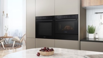 Встраиваемый гарнитур Samsung BLACK GLASS BESPOKE с отдельно стоящим холодильником