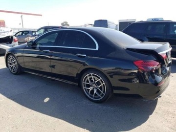Mercedes Klasa E W213 2021 Mercedes-Benz Klasa E 2021, 2.0L, od ubezpieczalni 2.0 Benzyna 255KM, zdjęcie 4