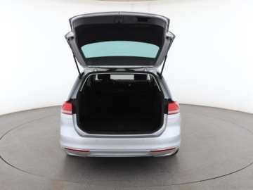 Volkswagen Passat B8 Variant 1.4 TSI BlueMotion Technology ACT 150KM 2016 Volkswagen Passat Comfortline 150KM navi PDC, zdjęcie 18