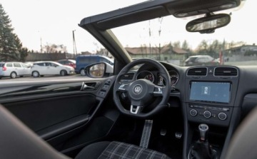 Volkswagen Golf VI Cabriolet 2.0 TSI GTI 210KM 2013 Volkswagen Golf Volkswagen Golf Cabrio GTI 2.0 Benzyna 210KM, zdjęcie 19