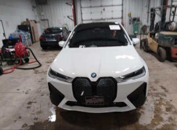 BMW iX SUV 105.2kWh 523KM 2025 BMW iX 2025r., xDrive50,, od ubezpieczalni Elektryczny 523KM, zdjęcie 1