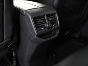 Peugeot 3008 I Crossover Facelifting 1.2 PureTech 130KM 2016 Peugeot 3008 półskóra virtual cocpit navi klima, zdjęcie 39