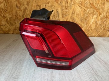 LAMPA TYLNA PRAWA VW TIGUAN 5NA