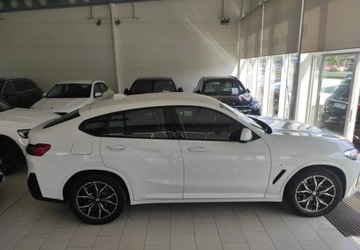 BMW X4 G02 SUV Facelifting 2.0 20d 190KM 2023 BMW X4 Salon bazwypadkowy wersja Mpakiet 2.0 Diesel 190KM, zdjęcie 2