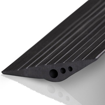 Уплотнитель порога гаражных ворот SGD02 3м.