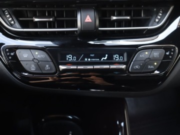 Toyota C-HR I Crossover Facelifting 2.0 Hybrid Dynamic Force 184KM 2023 Toyota C-HR 2.0 Hybrid, Salon Polska, zdjęcie 19