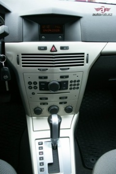 Opel Astra H Hatchback 5d 1.9 CDTI ECOTEC 120KM 2009 Opel Astra * R E Z E R W A C J A *, zdjęcie 12