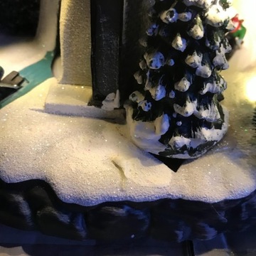 Świąteczna wioska ze stokiem narciarskim SCENKA