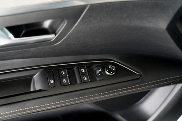 Peugeot 3008 II Crossover Facelifting  1.6 PureTech 180KM 2022 Peugeot 3008 GT LINE kamera skóra NAWI grip, zdjęcie 15