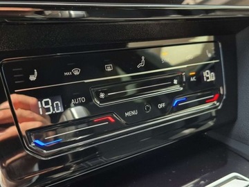 Volkswagen Arteon Fastback Facelifting 2.0 TSI 190KM 2023 Volkswagen Arteon R-line FULL LED Zadbany Fv23 podgrzewane tylne fotele, zdjęcie 17