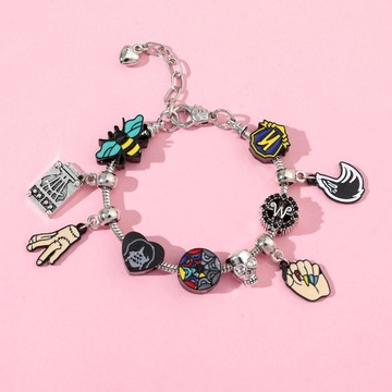 Браслет с металлическими подвесками в виде серии «Уэнсдей Аддамс»