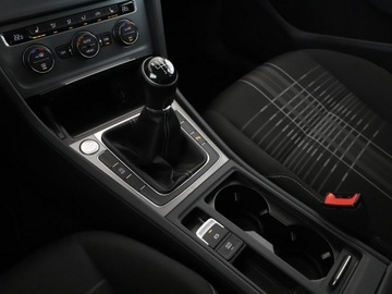 Volkswagen Golf VII Variant 1.4 TSI BlueMotion Technology 125KM 2016 Volkswagen Golf Comfortline PDC grzane fotele, zdjęcie 26