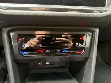 Volkswagen Tiguan II SUV Facelifting 2.0 TDI 150KM 2022 Volkswagen Tiguan 2.0 TDI 150KM 4x4 DSG MATRIX Kamera360 Hak Niski Przebie, zdjęcie 37