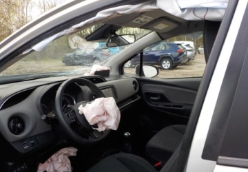 Toyota Yaris III Hatchback 5d Facelifting 2017 1.0 VVT-i 72KM 2019 Toyota Yaris Okazja Benzyna 72KM, zdjęcie 23