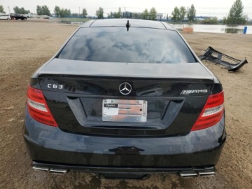 Mercedes Klasa C W205 2013 Mercedes-Benz Klasa C 63 AMG 2013 6.2l 6.2 Benzyna 451KM, zdjęcie 2