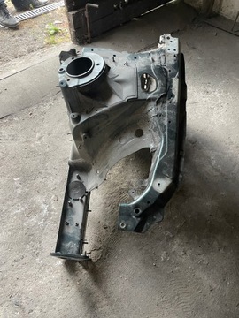 AUDI A4 8W ČTVRTKA LEVÝ PŘEDNÍ PODÉLNA VÝZTUHA