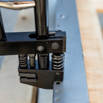 Штамповочная машина, валяльная машина, гибочная машина для листового металла.