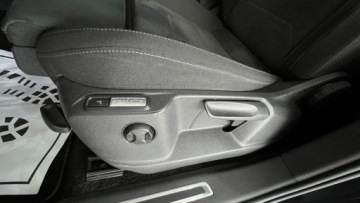 Volkswagen Tiguan II SUV Facelifting 2.0 TDI 150KM 2022 Volkswagen Tiguan Kamera Nawigacja Full LED Elektryczna klapa MOZLIWA ZAMI, zdjęcie 28