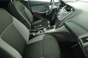 Ford Focus III Kombi 1.0 EcoBoost 125KM 2013 Ford Focus 1.0 EcoBoost, Klima, Parktronic,ALU, zdjęcie 6