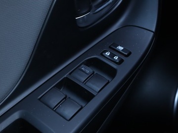 Toyota Yaris III Hatchback 5d Facelifting Hybrid 100KM 2015 Toyota Yaris 1.5 Hybrid, 1. Właściciel, zdjęcie 18