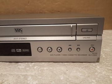 SONY SLV-D920 (катит ленту внутрь, также читает записанные диски и MP3)