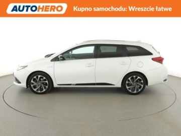 Toyota Auris II Touring Sports Facelifting 1.8 Hybrid 136KM 2015 Toyota Auris lift navi kamera panorama hak, zdjęcie 1