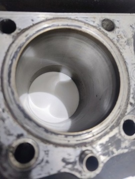 Цилиндр с поршнями установлен Suzuki GS 500