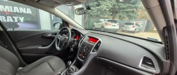 Opel Astra J Sports Tourer Facelifting 1.6 Twinport ECOTEC 115KM 2014 Opel Astra Salonowy 1.6 benzyna serwisowany. 1.6 Benzyna 115KM, zdjęcie 5