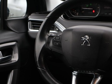 Peugeot 2008 I SUV Facelifting 1.2 PureTech 82KM 2017 Peugeot 2008 1.2 PureTech, Salon Polska, zdjęcie 18