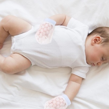 ЗАЩИТНЫЕ ПЕРЧАТКИ ОТ ЦАРАПИН НА ЛИЦЕ РЕБЕНКА