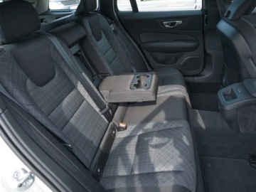 Volvo V60 II  2024 Volvo V60 2,0T 177 aut Hak Ogrz,Kier.+4xFotele Kamera DVD DAB NFC perła TOP, zdjęcie 22