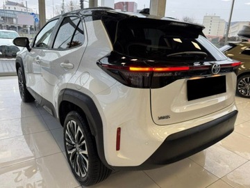 Toyota 2025 Od ręki - Executive 1.5 Hybrid AWD 130KM | Podgrzewane fotele!, zdjęcie 3