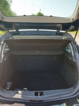 Opel Astra J Hatchback 5d 1.4 Twinport ECOTEC 100KM 2010 Opel Astra Opel Astra 2010 1.4 benzyna 1.4 Benzyna 101KM, zdjęcie 5