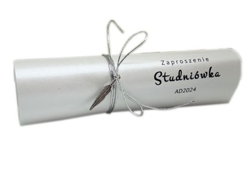ZT26 * Perłowe zaproszenia na Studniówkę z piórkiem * personalizacja 22szt