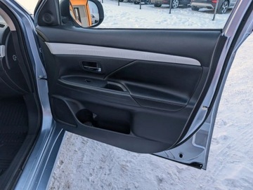 Mitsubishi Outlander III 2014 Mitsubishi Outlander Rezerwacja 2.0 Hybryda Plug-in 121KM, zdjęcie 30