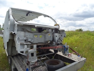 TRAFIC III VIVARO B PRAWA PODŁUŻNICA SŁUPEK