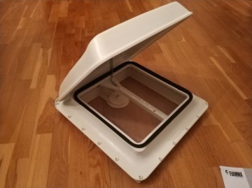Мансардное окно FIAMMA VENT 40X40 белое для кемпера