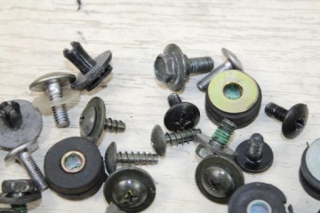 YAMAHA FZS600 FAZER RJ025 ВИНТЫ + РЕЗИНОВЫЕ ВТУЛКИ ОБтекателя