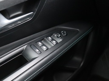 Peugeot 3008 II Crossover Facelifting  1.2 PureTech 130KM 2021 Peugeot 3008 1.2 PureTech, Salon Polska, zdjęcie 18