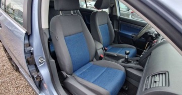 Volkswagen Golf V Hatchback 1.4 i 16V 75KM 2005 Volkswagen Golf 1.4 75KM Klimatyzacja automatyczna 1.4 Benzyna 75KM, zdjęcie 7