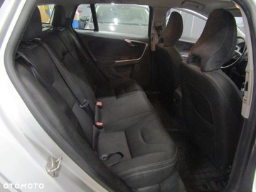 Volvo V60 I Kombi Facelifting 2.0 D3 136KM 2014 Volvo V60 I (2011 - 2018) 2.0 D3 5R bezwypadkowy, zdjęcie 9