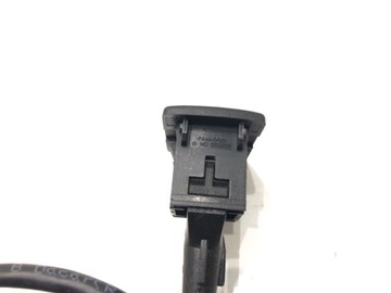 HNÍZDO USB MERCEDES W246 11-18